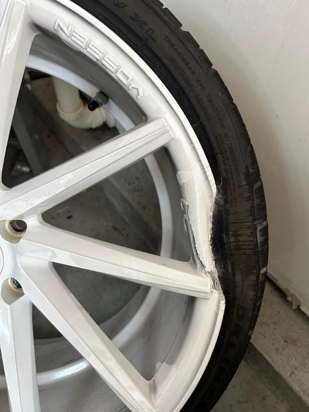 white multi-spoke wheel