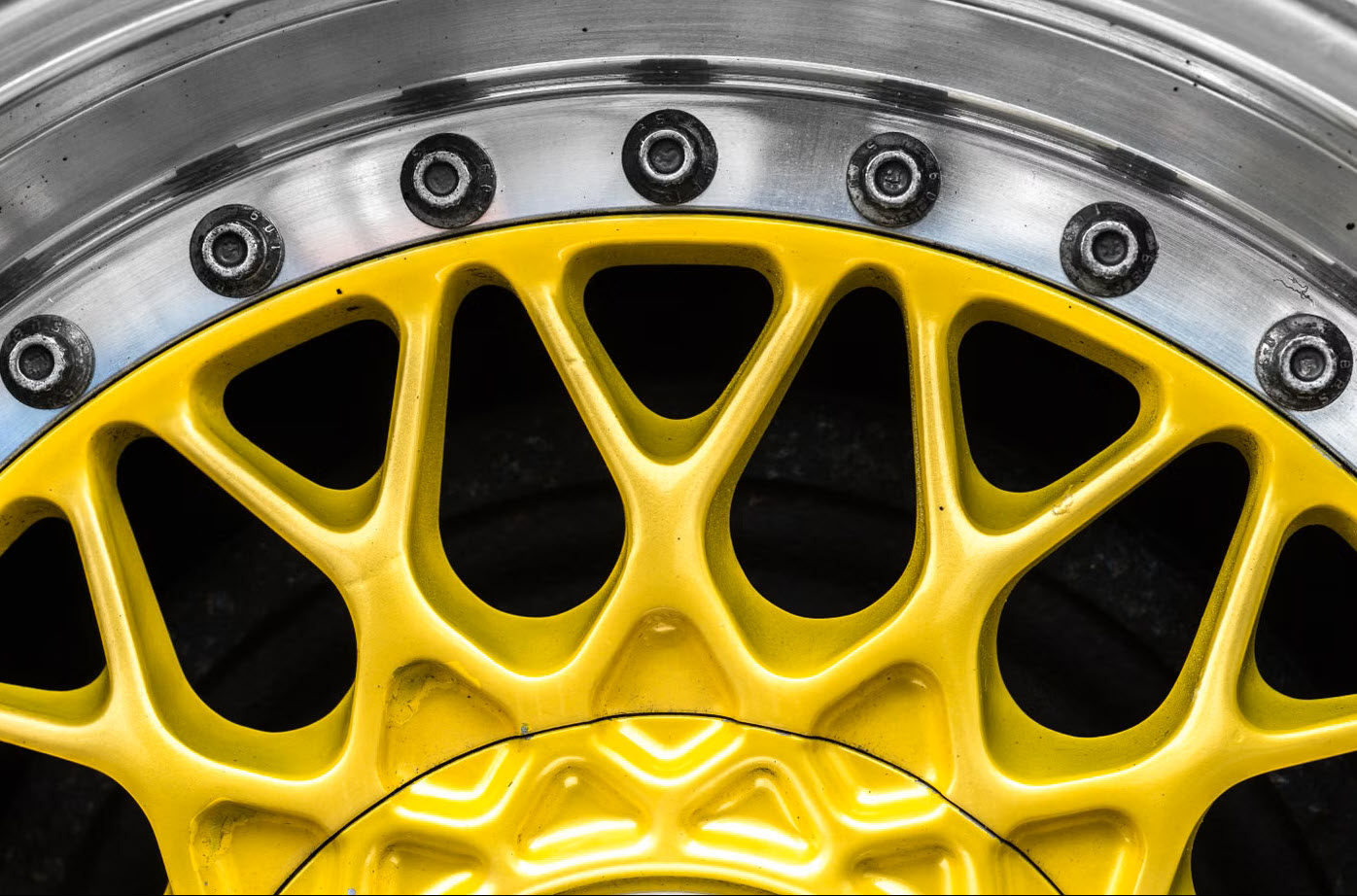 Polished silver multi-spoke wheel